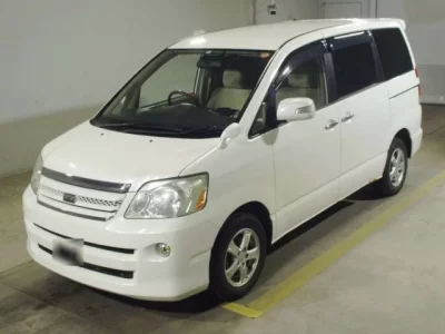 Toyota NOAH  с аукциона в Японии