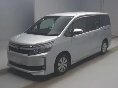 Toyota VOXY  с аукциона в Японии