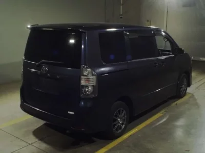 Toyota VOXY  с аукциона в Японии