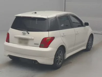 Toyota IST  с аукциона в Японии