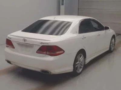Toyota CROWN  с аукциона в Японии