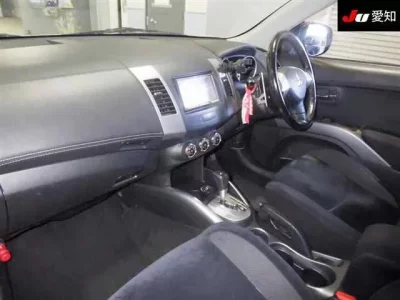 Mitsubishi OUTLANDER  с аукциона в Японии