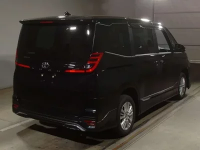 Toyota NOAH  с аукциона в Японии