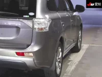 Mitsubishi OUTLANDER PHEV лот № 70142 оценка 3.5  с аукциона в Японии 7