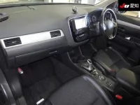 Mitsubishi OUTLANDER PHEV лот № 70142 оценка 3.5  с аукциона в Японии 2