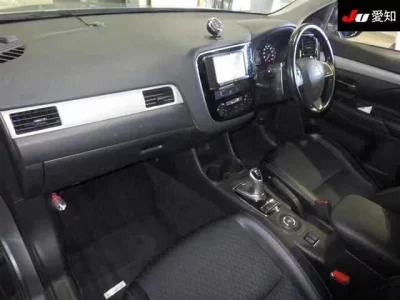 Mitsubishi OUTLANDER PHEV  с аукциона в Японии
