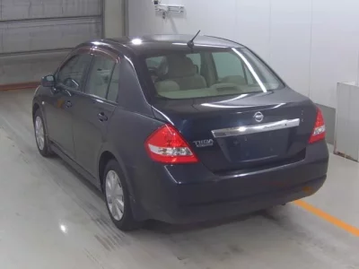 Nissan TIIDA LATIO  с аукциона в Японии