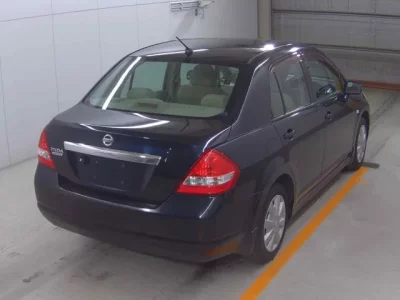 Nissan TIIDA LATIO  с аукциона в Японии