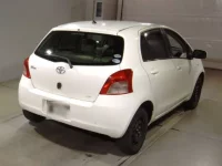Toyota VITZ лот № 7216 оценка R  с аукциона в Японии 1