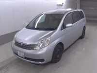 Toyota ISIS лот № 4086 оценка 3  с аукциона в Японии 2