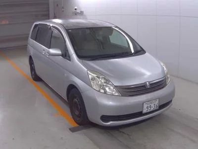 Toyota ISIS  с аукциона в Японии