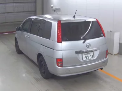 Toyota ISIS  с аукциона в Японии