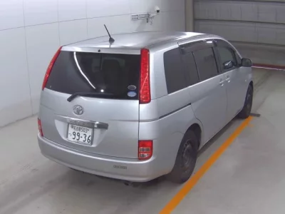 Toyota ISIS  с аукциона в Японии