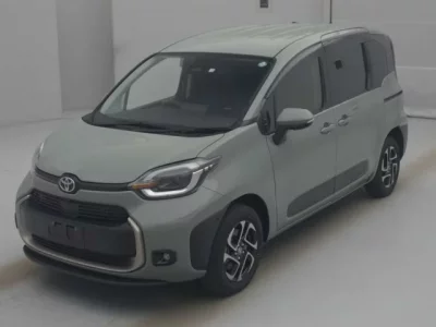 Toyota SIENTA  с аукциона в Японии