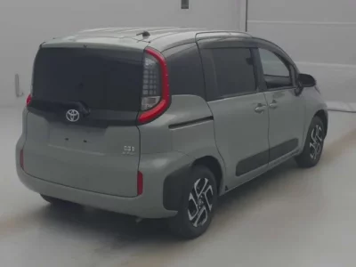 Toyota SIENTA  с аукциона в Японии
