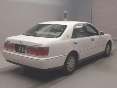 Toyota CROWN  с аукциона в Японии