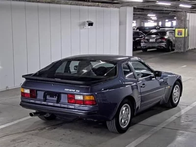 Porsche 944