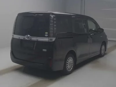 Toyota VOXY  с аукциона в Японии