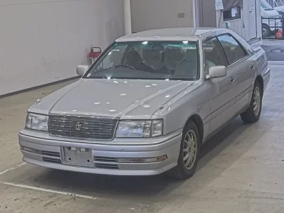 Toyota CROWN  с аукциона в Японии