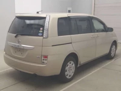 Toyota ISIS  с аукциона в Японии