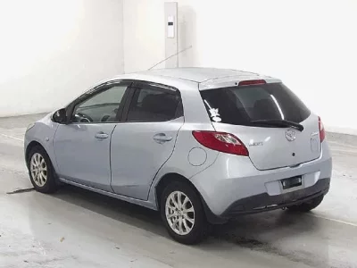 Mazda DEMIO  с аукциона в Японии