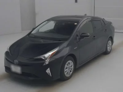 Toyota PRIUS  с аукциона в Японии