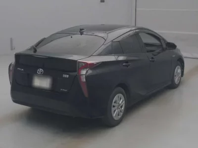 Toyota PRIUS  с аукциона в Японии