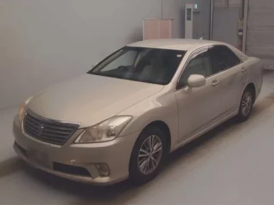 Toyota CROWN  с аукциона в Японии