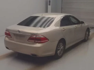 Toyota CROWN  с аукциона в Японии