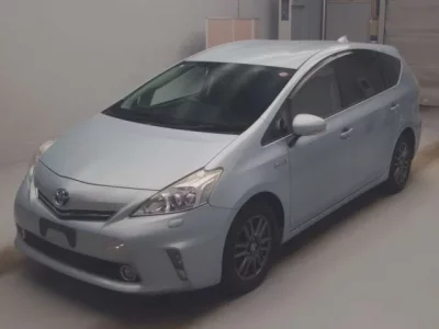 Toyota PRIUS ALPHA  с аукциона в Японии