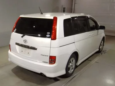 Toyota ISIS  с аукциона в Японии