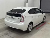 Toyota PRIUS лот № 30009 оценка 4  с аукциона в Японии 4