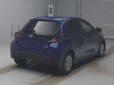 Toyota YARIS  с аукциона в Японии