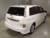 Toyota ISIS лот № 4033 оценка 3.5  с аукциона в Японии 1