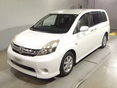 Toyota ISIS  с аукциона в Японии