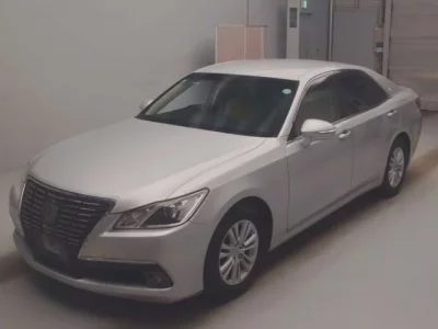 Toyota CROWN  с аукциона в Японии