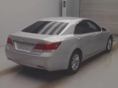 Toyota CROWN  с аукциона в Японии