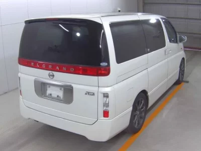 Nissan ELGRAND  с аукциона в Японии