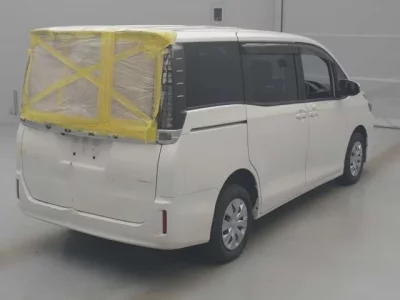 Toyota VOXY  с аукциона в Японии