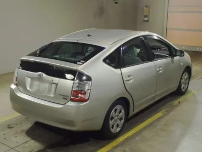 Toyota PRIUS  с аукциона в Японии