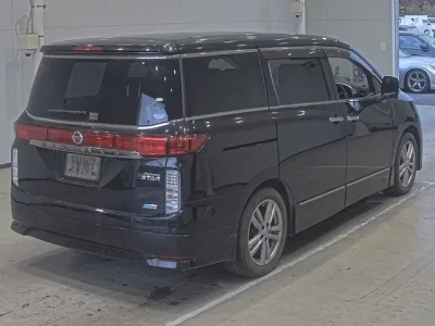 Nissan ELGRAND  с аукциона в Японии