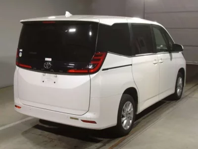 Toyota NOAH  с аукциона в Японии
