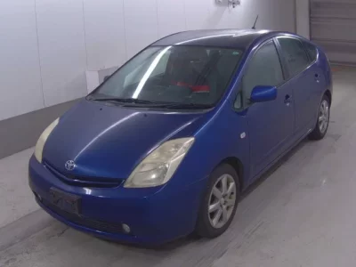 Toyota PRIUS  с аукциона в Японии