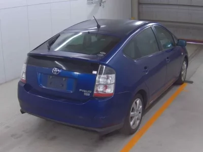 Toyota PRIUS  с аукциона в Японии