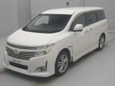 Nissan ELGRAND  с аукциона в Японии