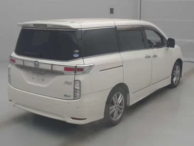 Nissan ELGRAND  с аукциона в Японии