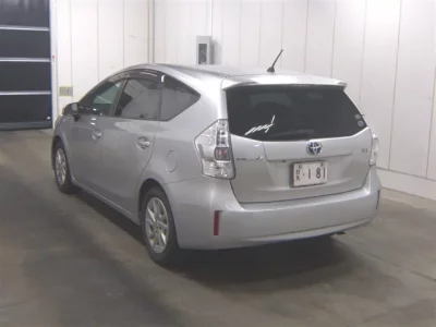 Toyota PRIUS ALPHA  с аукциона в Японии
