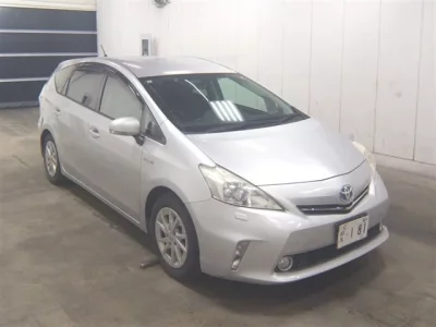 Toyota PRIUS ALPHA  с аукциона в Японии