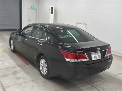 Toyota CROWN  с аукциона в Японии