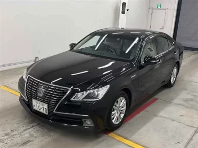 Toyota CROWN  с аукциона в Японии